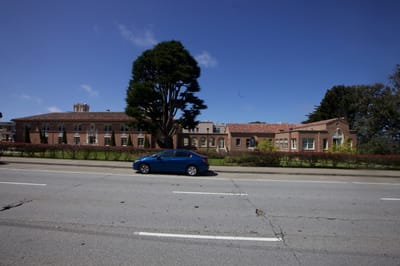 Exterior view of The Ivy at Golden Gate facility