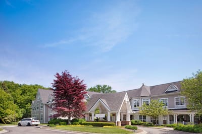 Exterior view of the Sunrise of West Bloomfield facility