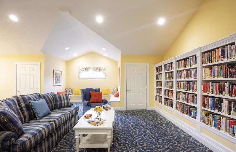 Cozy common area with bookshelves and seating