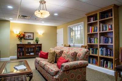 Cozy common area with bookshelves and seating