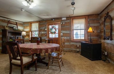 Cozy common area with a round table and chairs