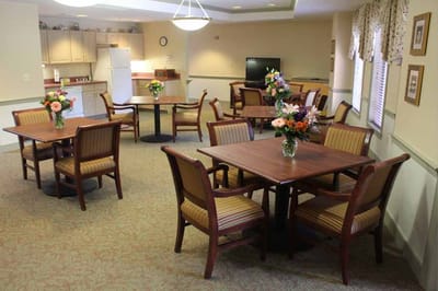 Bright dining area with tables and flowers
