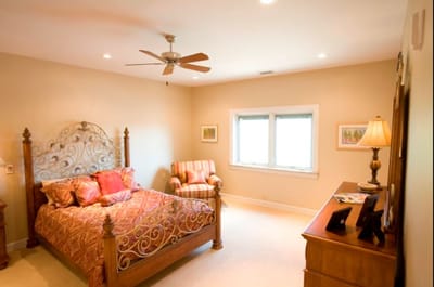 Cozy and well-furnished resident bedroom