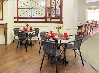 Cozy dining area with tables and flowers
