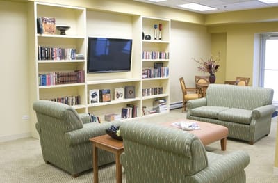 Cozy common area with bookshelves and seating