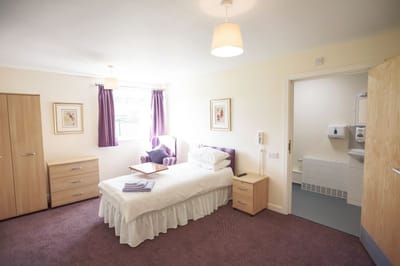 Bright, well-furnished resident room