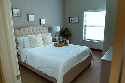 Cozy, elegantly furnished private resident room
