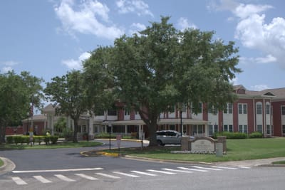 Exterior view of Spring Hills Hunters Creek facility