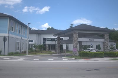 Exterior view of HearthStone at Nona Lakes entrance