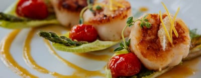 Vi at Lakeside Village, Nursing Home in Lantana, FL — Gourmet seared scallops with asparagus and cherry tomatoes