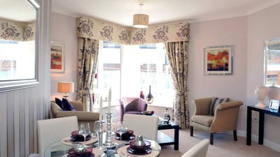 Bright and elegantly furnished common room