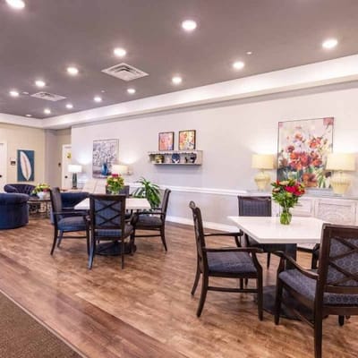 Cozy common area with seating and decorations.