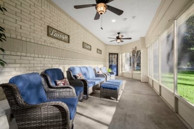 Cozy common area with comfortable seating.
