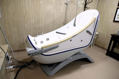 Therapeutic bath for resident care
