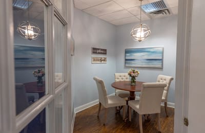 Cozy meeting room with a table and chairs