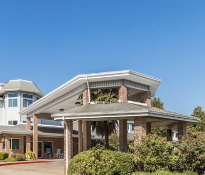 Front entrance of Asher Point Independent Living of Waco