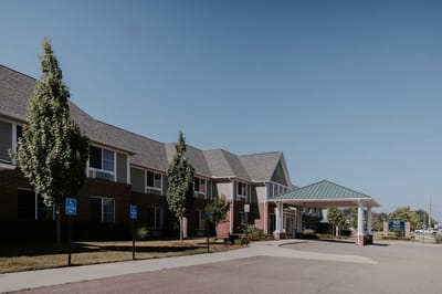 Exterior view of the Belmar Oakland facility entrance