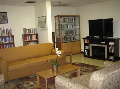 A cozy common area with bookshelves and seating