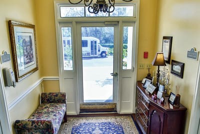 Entrance area with a cozy seating and view of the outdoors