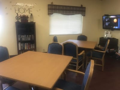 Cozy common area with tables and chairs