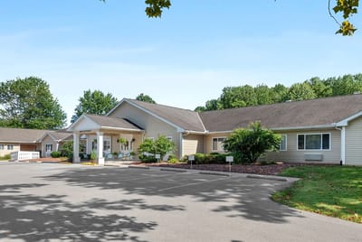 Front exterior view of Highlands Square facility