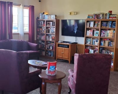 Cozy common area with bookshelves and seating