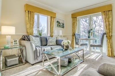 Bright and welcoming common area with modern furnishings