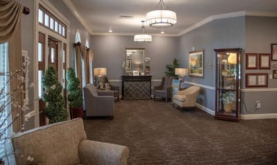 A cozy common area in Schilling Gardens Senior Living
