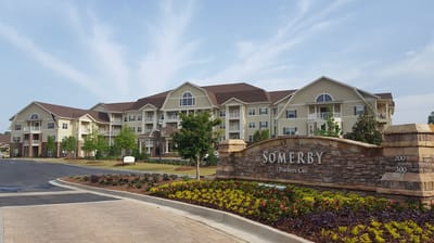 Exterior view of Somerby Peachtree City senior living facility
