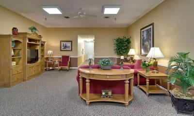 Common area with seating and decorative elements