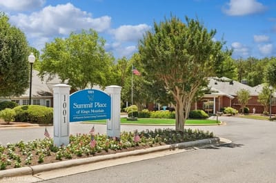 Entrance sign for Summit Place of Kings Mountain