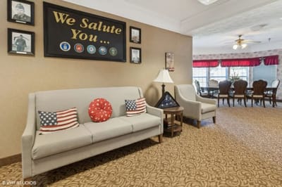 Common area with patriotic decor and comfortable seating
