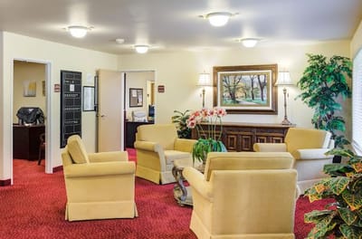 Common area with seating and decor in an assisted living facility