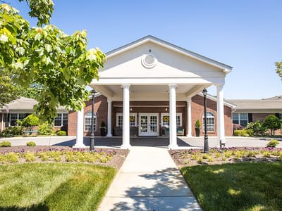 Exterior view of the Commonwealth Senior Living facility