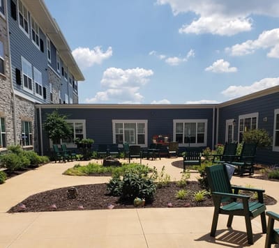 Outdoor garden area with seating at Clarendale of St. Peters