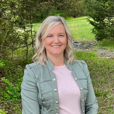 Smiling woman outdoors in a green area