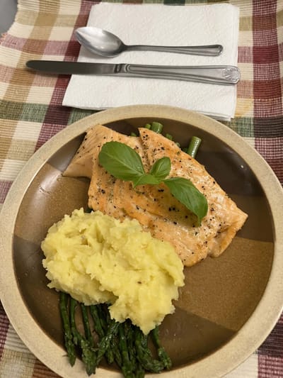 Plated meal of salmon with mashed potatoes and asparagus