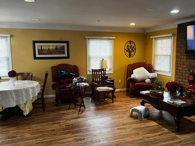 Common area with seating and decor