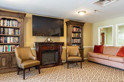 Cozy common area with bookshelves and seating