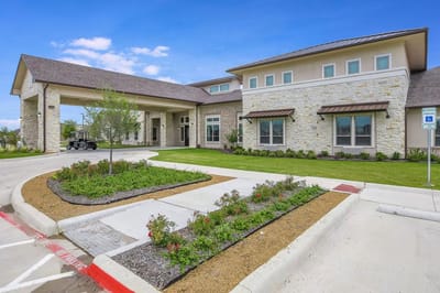 Exterior view of Arabella of Red Oak Senior Living facility