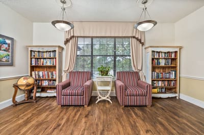 Cozy common area with bookshelves and seating
