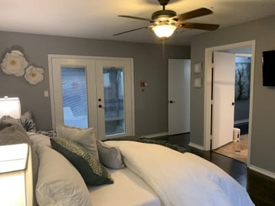 Bright and modern bedroom with a cozy atmosphere