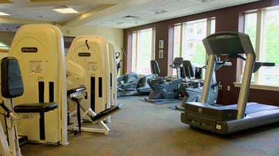 Well-equipped exercise room with fitness machines