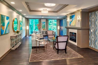 Bright and welcoming lounge area with comfortable seating