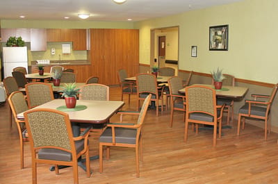 Altercare Majora Lane, Nursing Home in Millersburg, OH — Dining area with tables, chairs, and plants