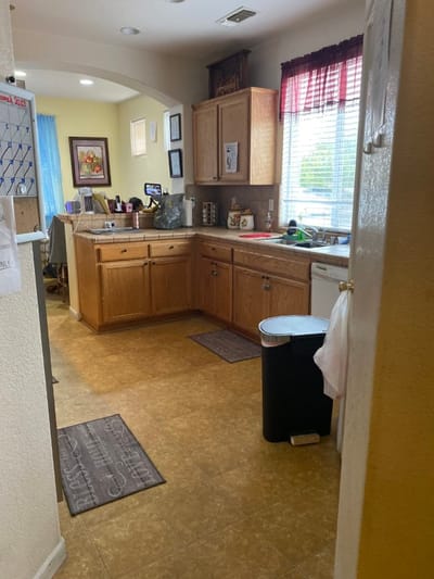 Chianti Joy LLC, assisted living in Stockton, CA — Bright kitchen with wooden cabinets and appliances