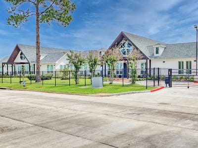 Exterior view of SilverCrest Assisted Living building