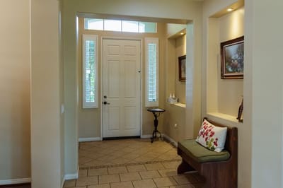 Welcoming entrance hall with a bench and artwork.
