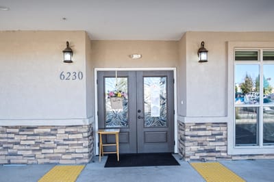 Front entrance of BeeHive Homes of Volcano Cliffs