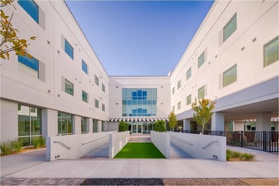 Exterior view of Haven Health Sky Harbor's courtyard